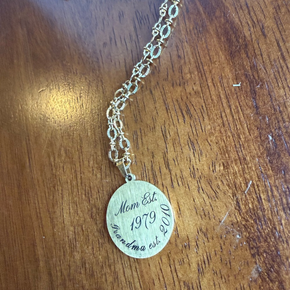 18k Gold Round Pendant Necklace